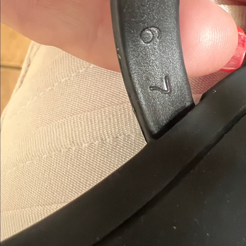 Gucci Black Rubber Interlocking G Slide Sandals size 7 with dust bag - Picture 7 of 8